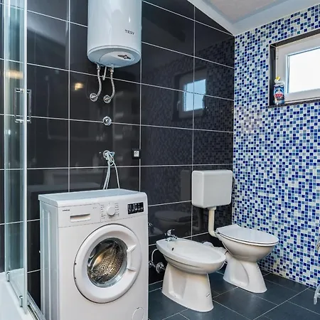Apartment Rafac דירה *
